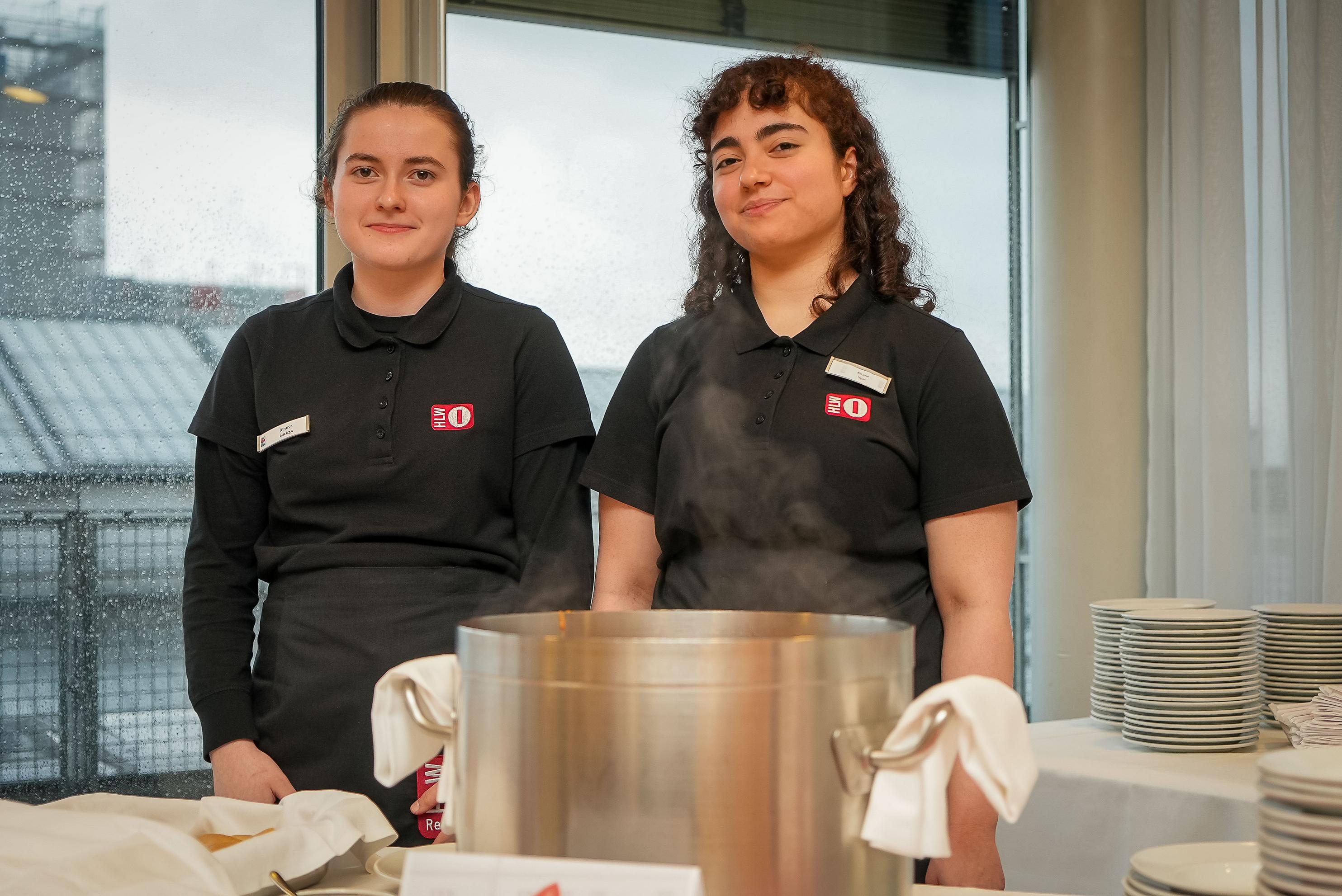 AbsolventenInnen Treffen in der HLW 14