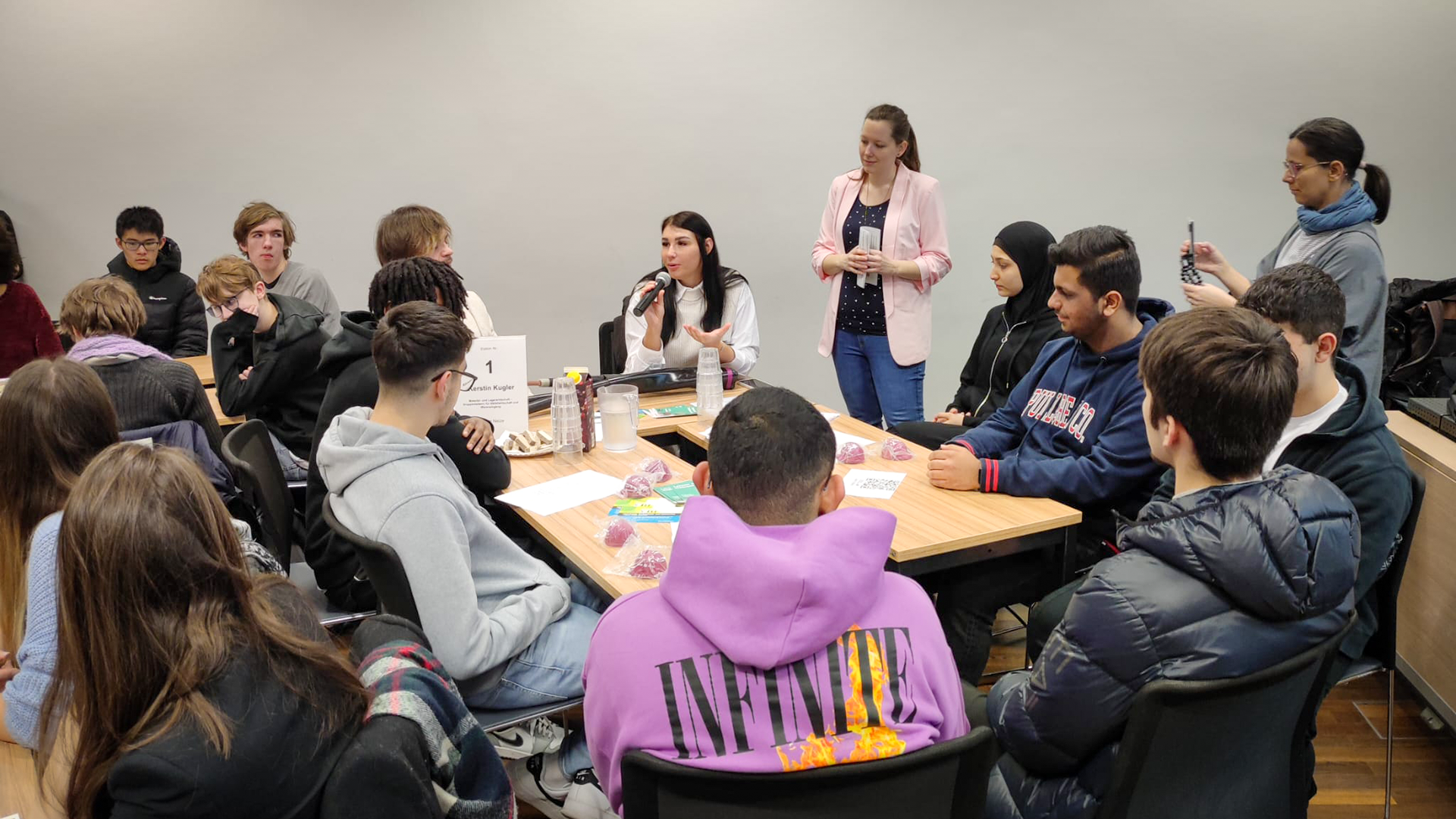 Speeddating mit Wissenschaftlerinnen