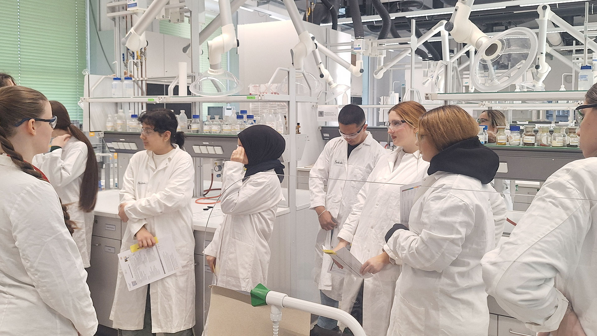 Vom Reagenzglas zur Karriere - Workshop zu Berufswelten in der Chemie