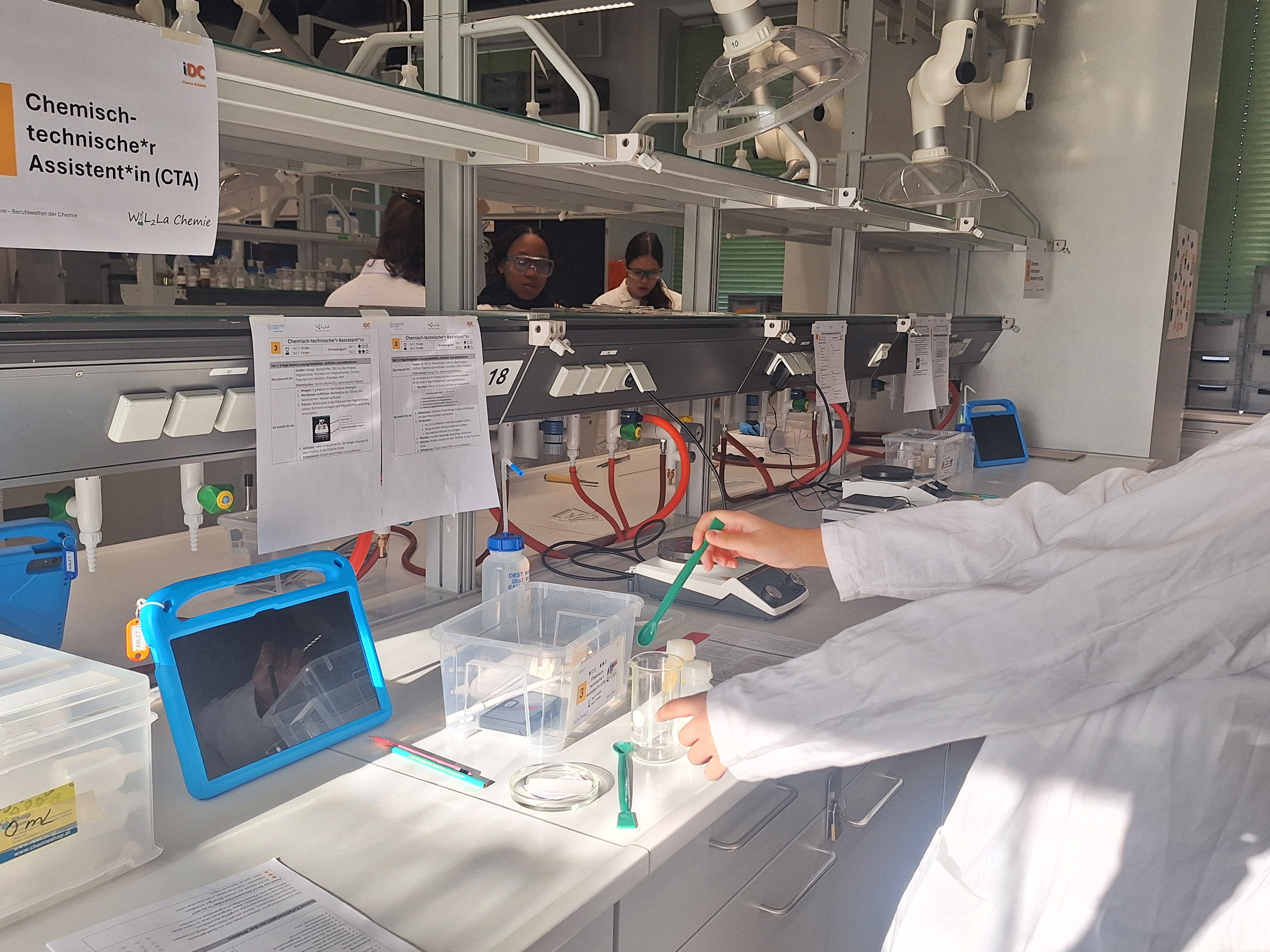 Vom Reagenzglas zur Karriere - Workshop zu Berufswelten in der Chemie