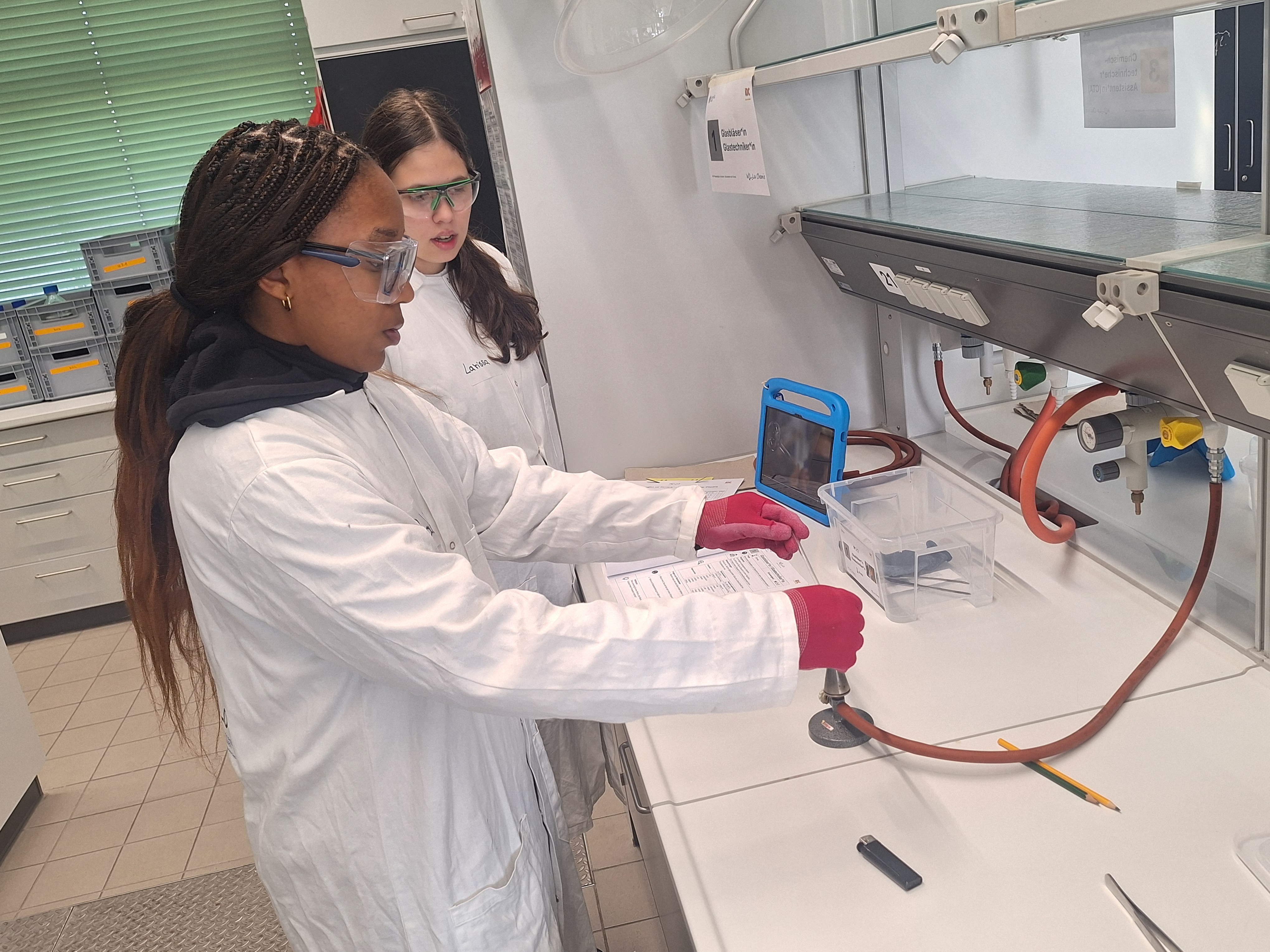 Vom Reagenzglas zur Karriere - Workshop zu Berufswelten in der Chemie