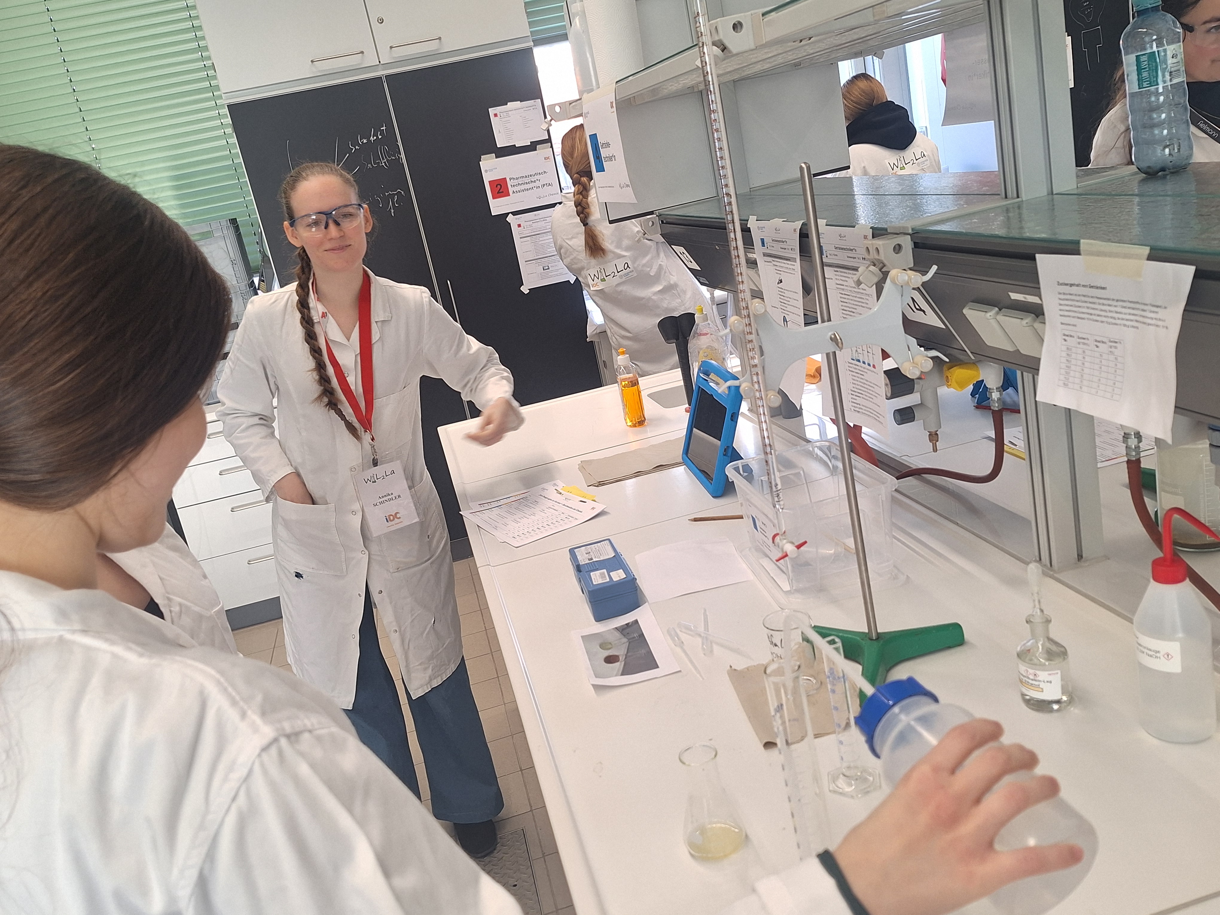 Vom Reagenzglas zur Karriere - Workshop zu Berufswelten in der Chemie