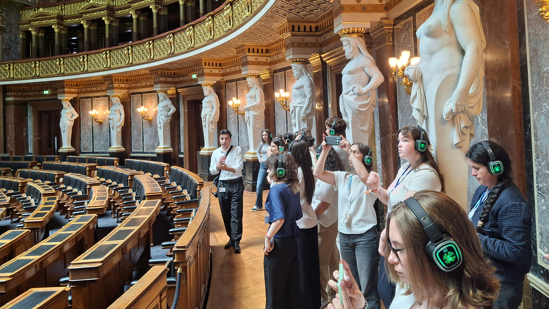 Die HLW 10 im Parlament