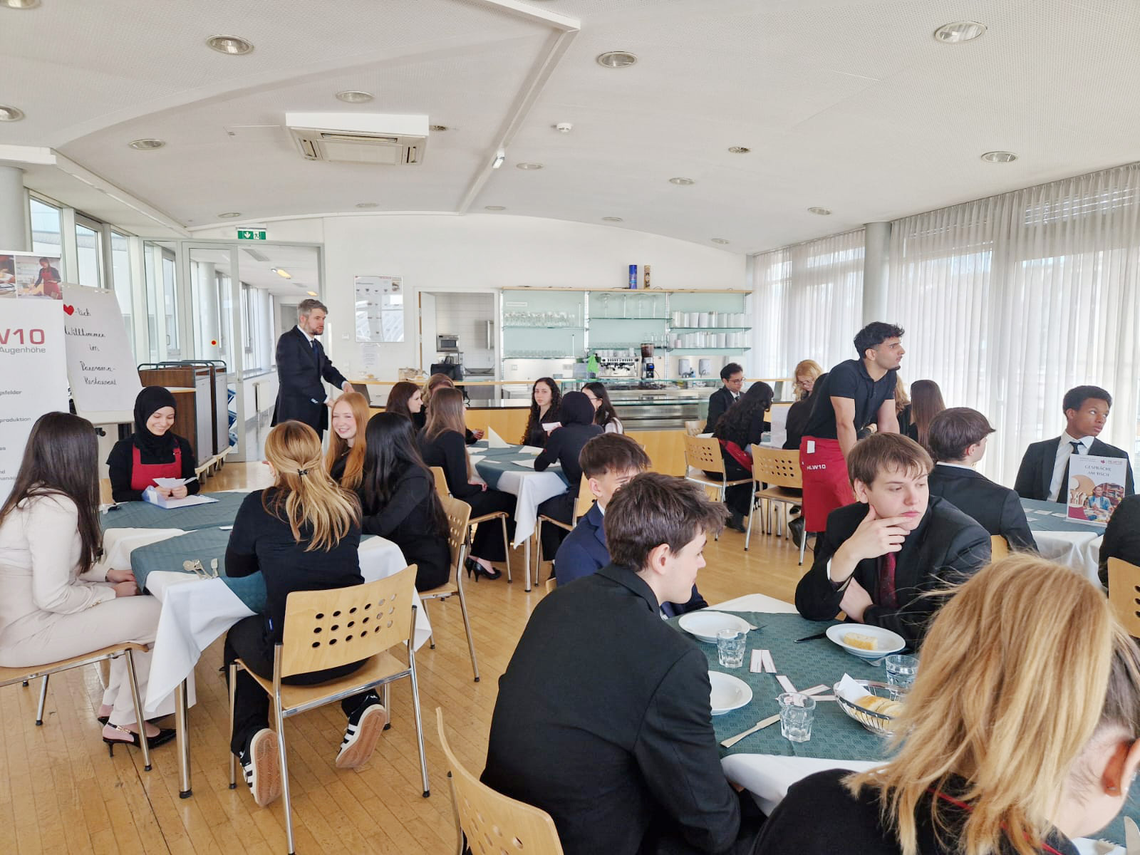 Business-Etikette im Fokus: Lernen fürs echte Leben.