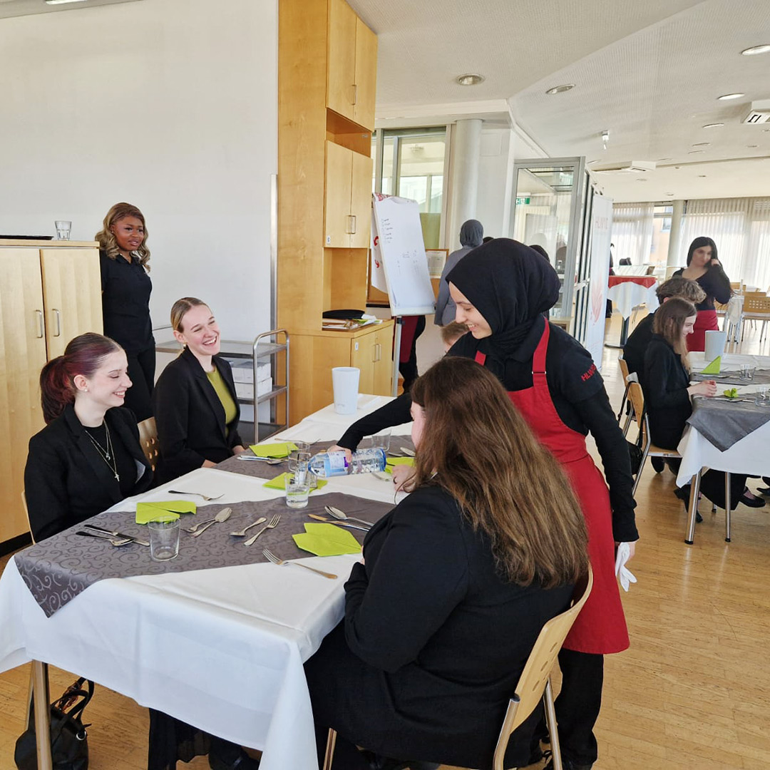 Business-Etikette im Fokus: Lernen fürs echte Leben.