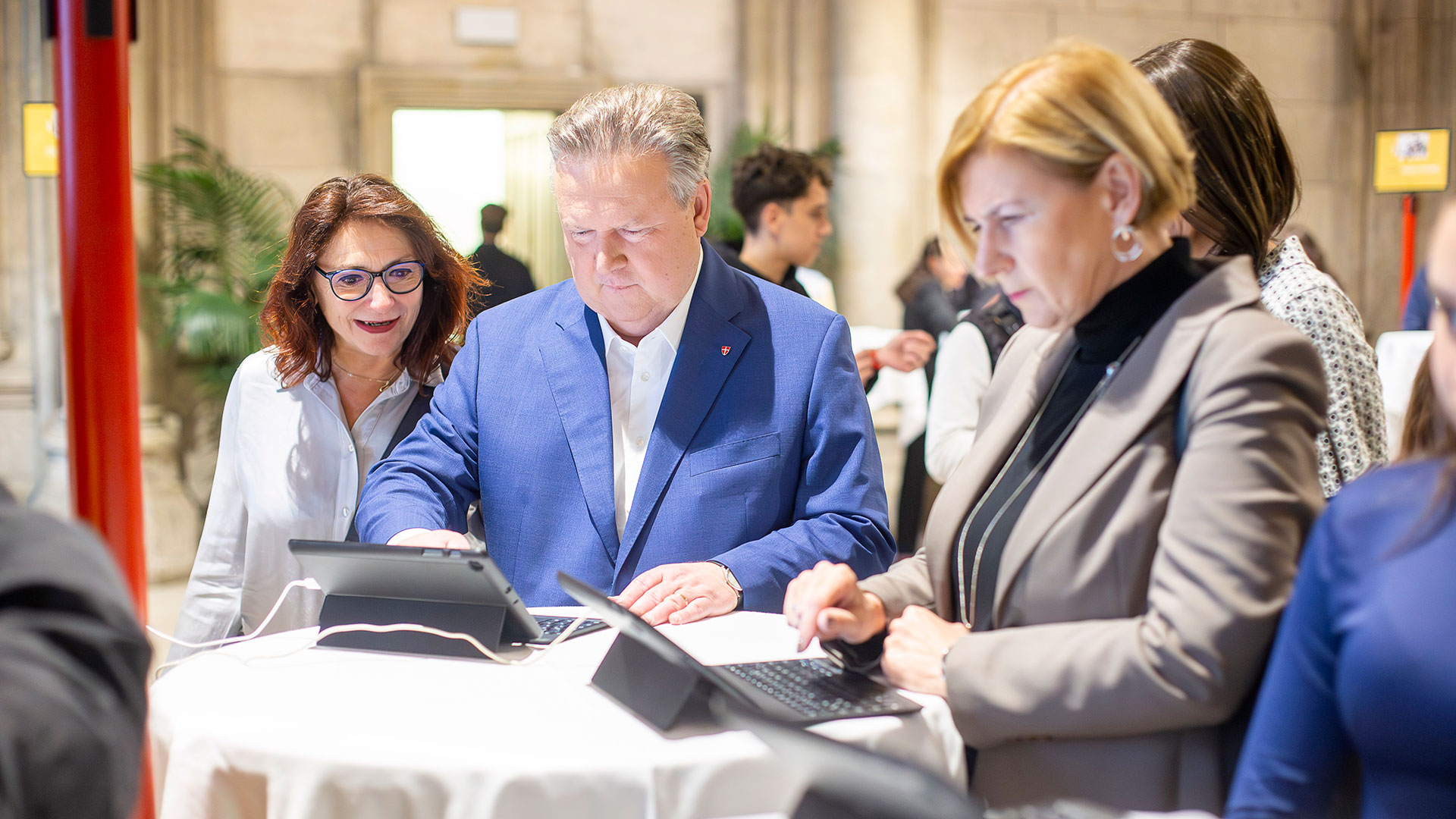 humDAY 2025 im Rathaus - BM Ludwig und Bildungsdirektorin Fuchs