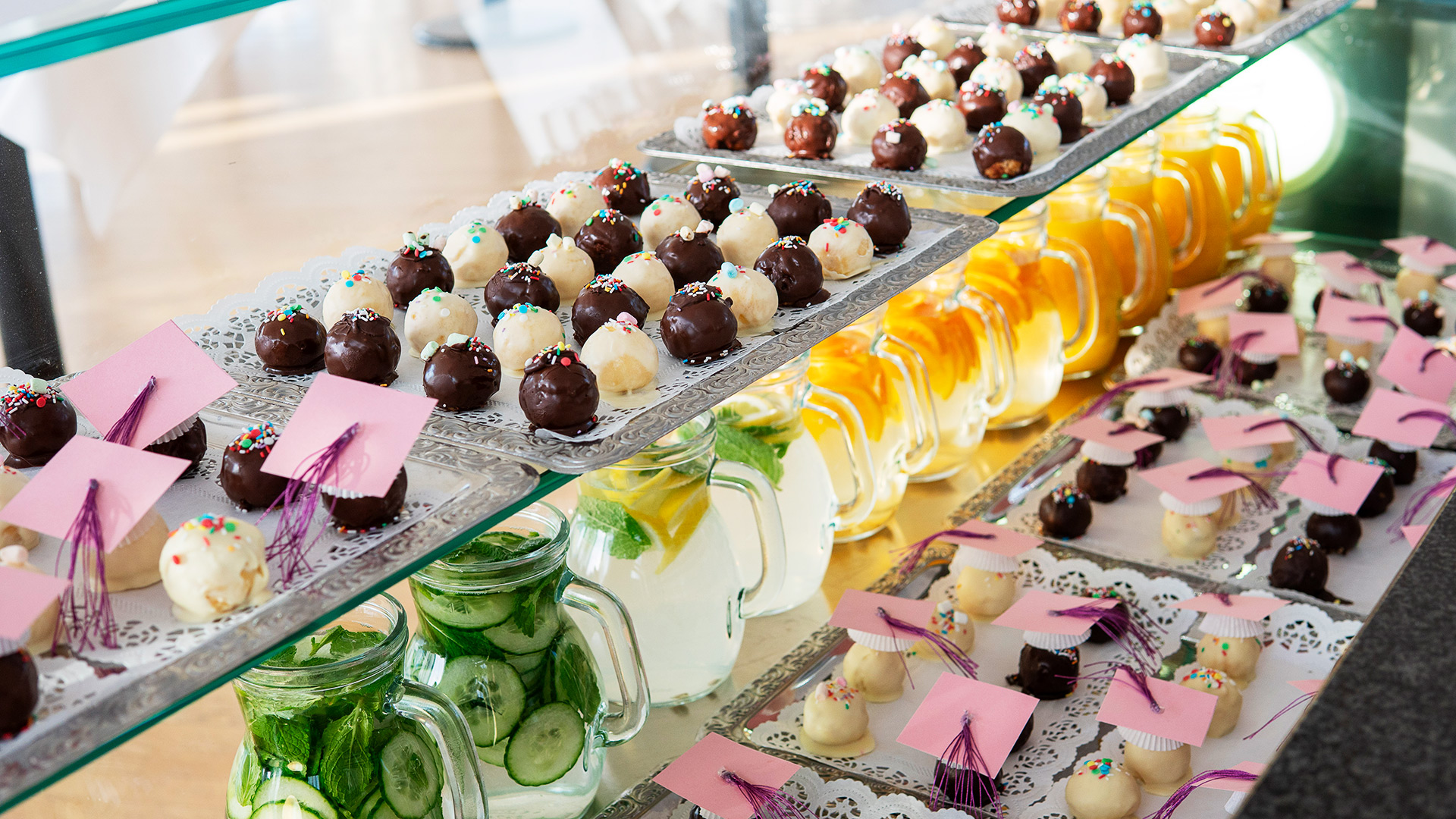 Absolvent/innen Treffen im Panorama-Restaurant der HLW10